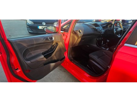 2015 Ford Fiesta - thumbnail 24