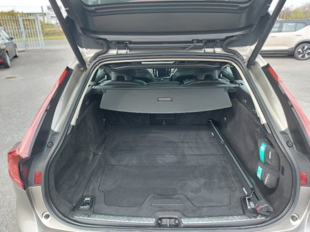 2021 Volvo V90 - thumbnail 14