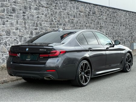 2021 BMW 5 Series - thumbnail 3