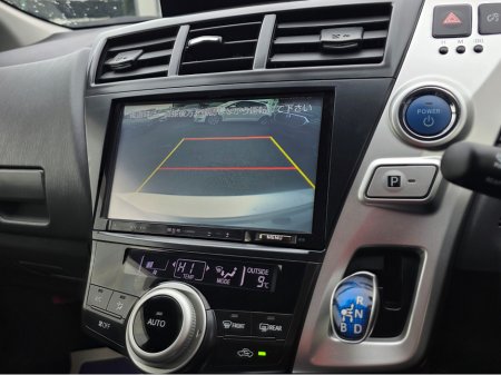 2013 Toyota Prius Alpha - thumbnail 16