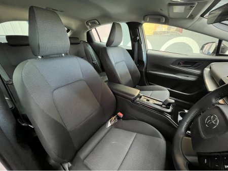 2024 Toyota Prius - thumbnail 11