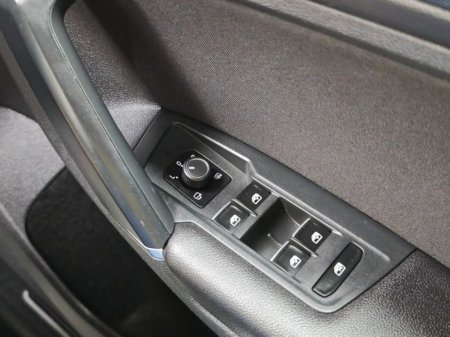 2017 Volkswagen Tiguan - thumbnail 28