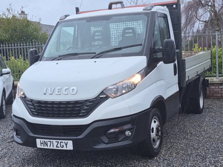 2021 Iveco Daily T35-140  Tipper with 3 seats in front and flashing beacon lights, only 39,000 miles. thumbnail