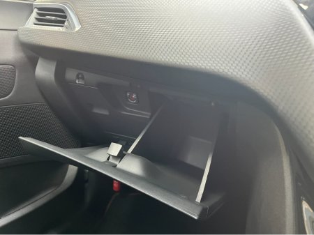 2019 Peugeot 2008 - thumbnail 19