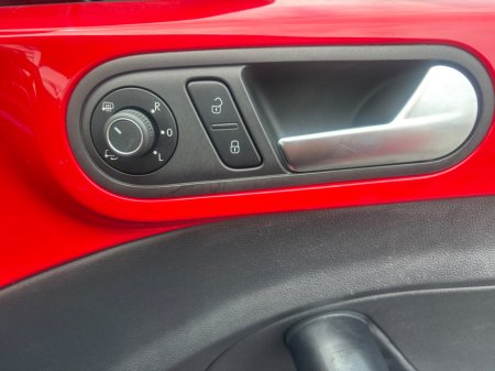 2016 Volkswagen Beetle - thumbnail 8