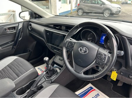 2017 Toyota Auris - thumbnail 6