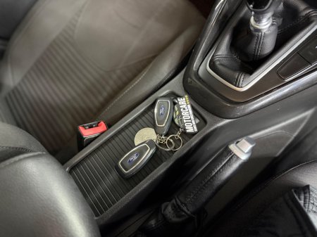 2017 Ford Focus - thumbnail 29