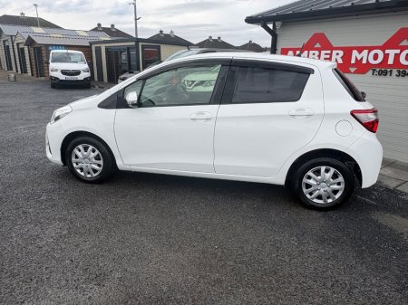 2017 Toyota Yaris - thumbnail 7