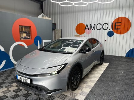 2025 Toyota Prius - thumbnail 5