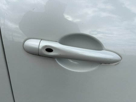 2019 Renault Clio - thumbnail 15