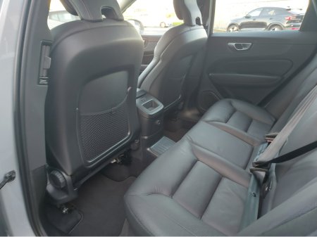 2024 Volvo XC60 T6 PHEV PLUS BRIGHT AWD 5 €59,950 thumbnail