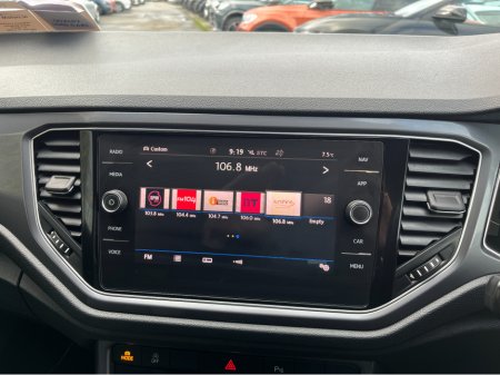 2020 Volkswagen T-Roc R-LINE AUTOMATIC 2.0 DIESEL //HALF LEATHER SEATS//KEYLESS ENRTY//ADAPTIVE CRUISE CONTROL//REVESE CAMERA// €25,950 thumbnail