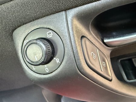 2015 Volkswagen Polo - thumbnail 17