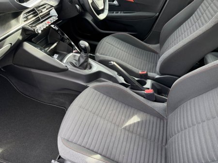 2022 Peugeot 208 - thumbnail 9