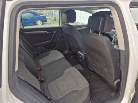 2011 Volkswagen Passat - thumbnail 18