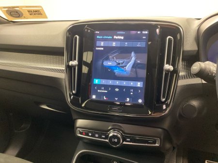 2022 Volvo XC40 - thumbnail 8