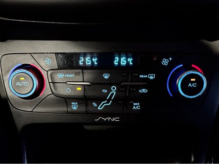 2015 Ford Focus 1.0 ECOBOOST TITANIUM 12 125PS 5DR T €9,990 thumbnail