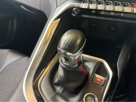 2022 Peugeot 5008 - thumbnail 14