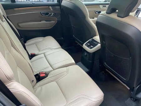 2025 Volvo XC90 - view 2