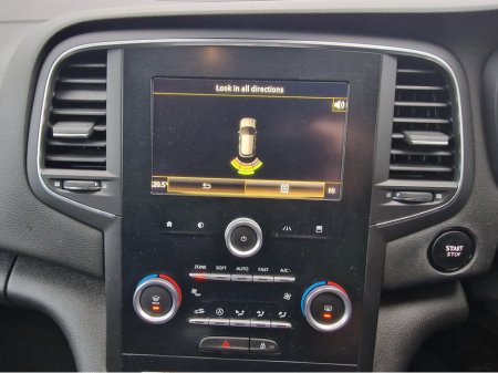 2017 Renault Megane LOW MILEAGE-1.2 DYNAMIQUE-HIGH SPEC €10,950 thumbnail