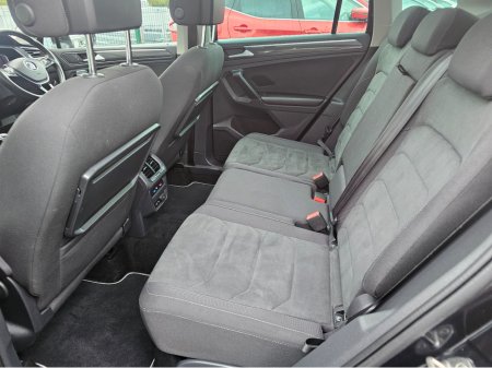 2019 Volkswagen Tiguan R-LINE 2.0 TDI MANUAL 6SPEED FWD 150HP 5DR €27,950 thumbnail