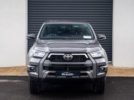 2025 Toyota Hilux INVINCIBLE X 4WD *MORE AVAILABLE* €52,950