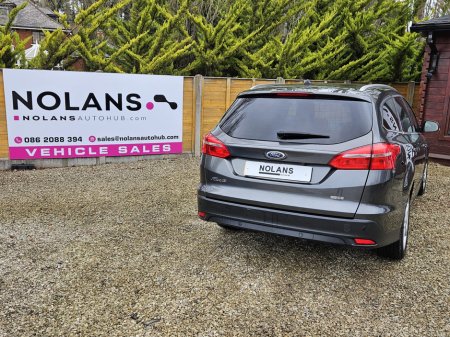 2017 Ford Focus - thumbnail 12