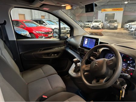 2024 Citroen Berlingo LX BLUEHDI 100 LWB Only 17000 kms THIS PRICE IS VAT INCLUSIVE Finance Available own this van from €90 per week €20,999 thumbnail