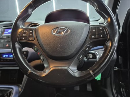 2014 Hyundai i10 1.0 PETROL PREMIUM 5DR €6,950 thumbnail