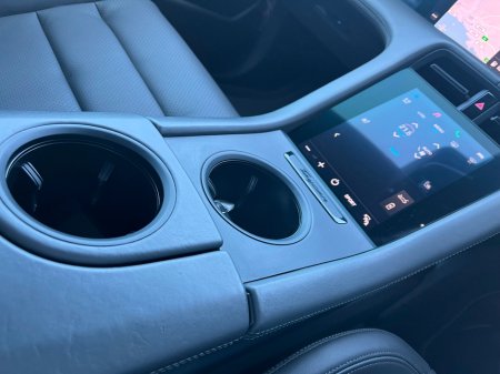 2022 Porsche Taycan 4S Cross Turismo 93kWh €61,995 thumbnail