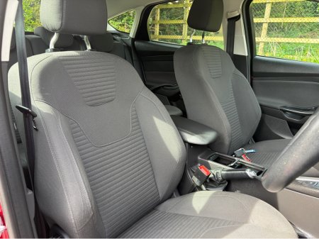 2018 Ford Focus - thumbnail 13