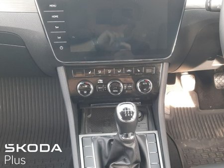 2023 Skoda Superb STYLE 2.0TDI 150HP €35,900 thumbnail