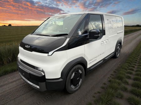 2026 Kia PV5 CARGO 2026 €44,200 thumbnail