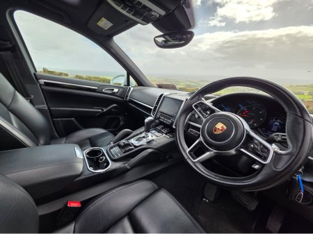 2018 Porsche Cayenne - thumbnail 15