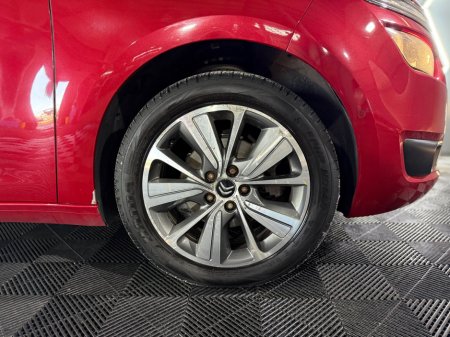 2015 Citroen C4 e-HDi 115 Airdream 6-spd man EXCLUSIVE €6,950 thumbnail