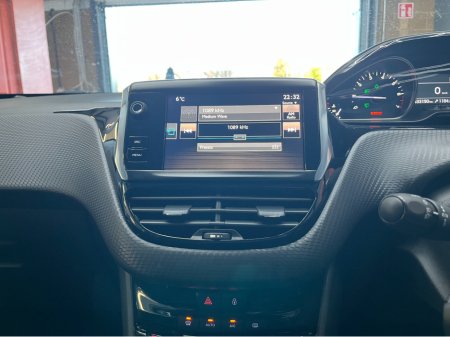 2017 Peugeot 2008 €12950! 2017 PEUGEOT 2008 1.2 AUTOMATIC €12,950 thumbnail