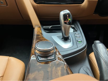 2019 BMW 3 Series 2019 BMW 320D LUXURY 2.0 AUTOMATIC / CRUISE CONTROL / REVERSE CAMERA / ELECTRIC MEMORY & HEATED SEATS AND MORE thumbnail