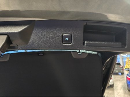 2025 Ford Kuga ST-LINE PHEV PAN ROOF €39,800 thumbnail