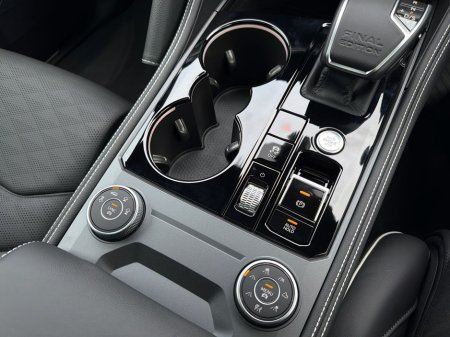 2026 Volkswagen Touareg Touareg R-Line Final Edition 231HP €113,980 thumbnail