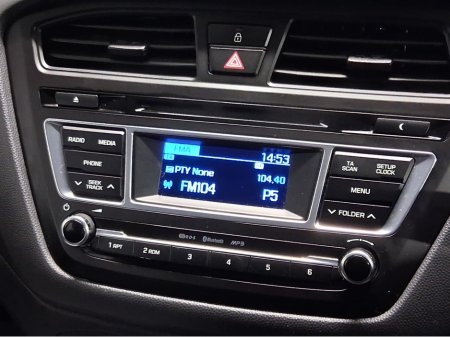 2016 Hyundai i20 DELUXE - LOW KLMS €10,995 thumbnail