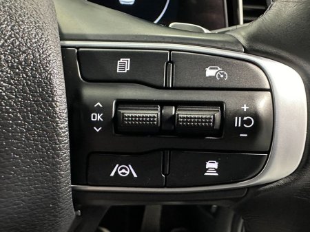 2025 Kia Sportage Plug-in Hybrid 4x4 €44,800 thumbnail