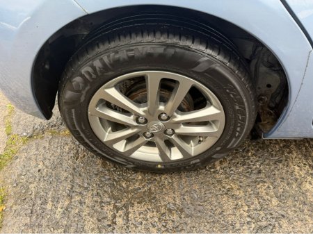 2016 Toyota Yaris - thumbnail 9