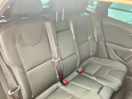 2017 Volvo V40 - thumbnail 15