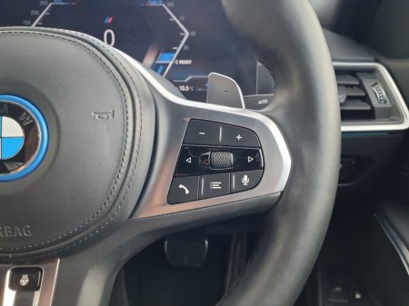 2023 BMW 3 Series - thumbnail 18