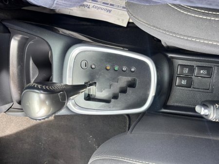 2016 Toyota Yaris - thumbnail 13