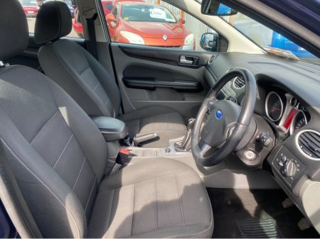 2011 Ford Focus - thumbnail 10