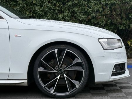 2015 Audi A4 AVANT S-LINE 2.0 TFSI // SERVICE HISTORY // NEW 19" S-LINE ALLOYS // DUAL ZONE CLIMATE CONTROL €17,900 thumbnail