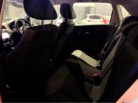 2017 Volkswagen Polo DBA-6RCJZ €13,499 thumbnail