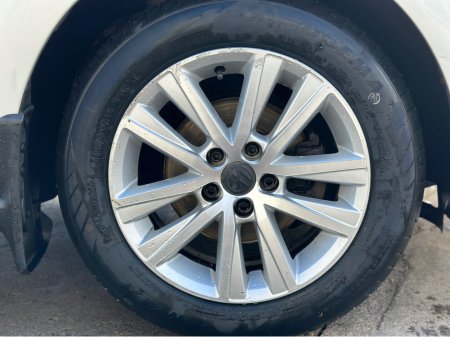 2015 Volkswagen Polo - view 4