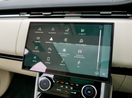 2023 Land Rover Range Rover SWB 3.0 Si6 PHEV SE €106,950 thumbnail